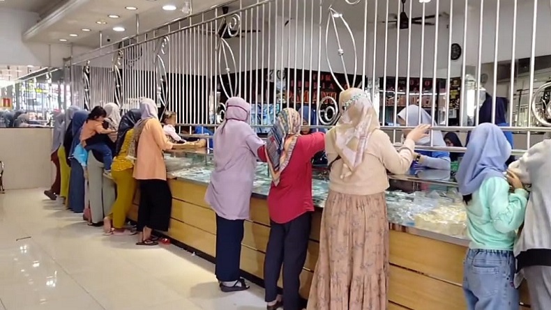 Pascalebaran, Warga Pantura Subang Ramai-Ramai Jual Perhiasan Emas