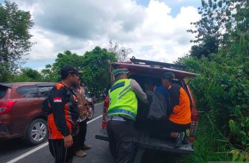 title Kecelakaan di OKU Timur, 4 Orang Sekeluarga Tewas usai Sedan Masuk Sungai Kecelakaan di OKU Timur, 4 Orang Sekeluarga Tewas usai Sedan Masuk Sungai