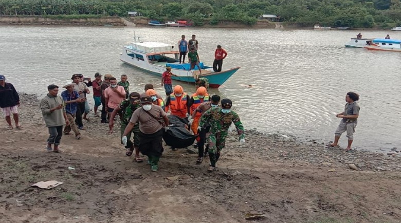 title Wanita 53 Tahun yang Terseret Arus di Sungai Wae Jare Ditemukan Tewas Wanita 53 Tahun yang Terseret Arus di Sungai Wae Jare Ditemukan Tewas