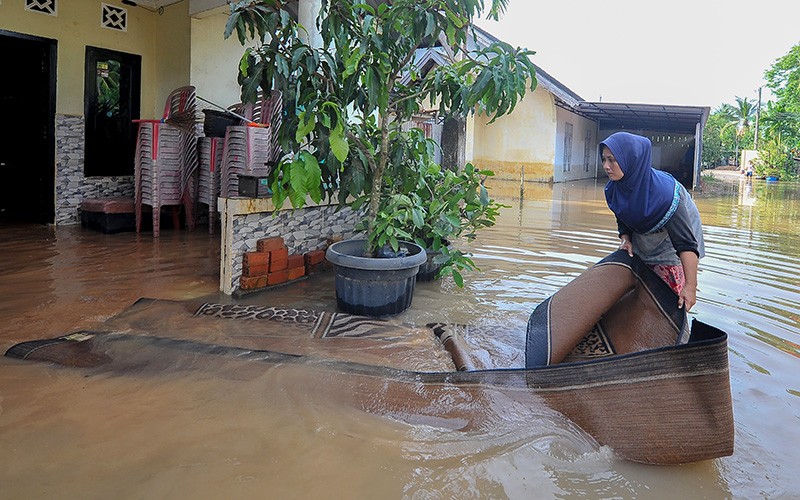 Ratusan Rumah di Kota Baru Jambi Terendam Banjir - Bagian 3