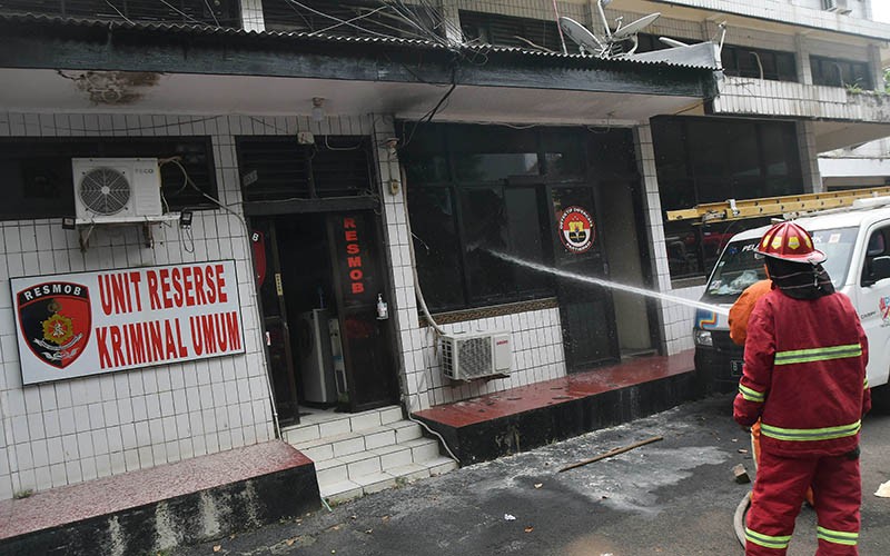 Ruangan Mapolsek Bekasi Kota Kebakaran - Bagian 2