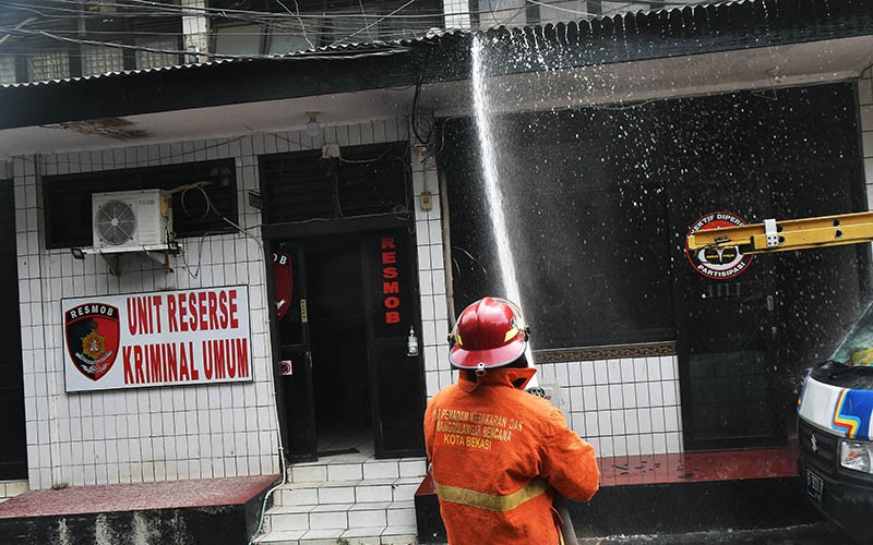 Ruangan Mapolsek Bekasi Kota Kebakaran - Bagian 1
