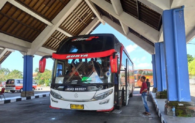 title Puncak Arus Balik Terminal Mengwi Hari Ini, 1.500 Orang Diprediksi Tiba di Bali Puncak Arus Balik Terminal Mengwi Hari Ini, 1.500 Orang Diprediksi Tiba di Bali