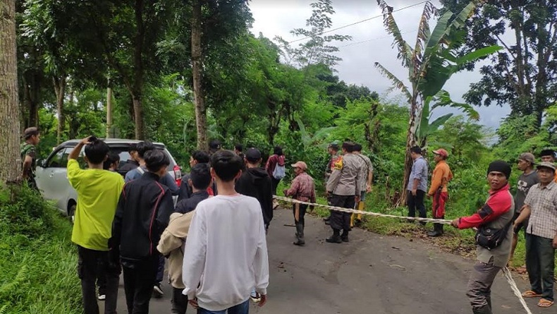 Kecelakaan di Jalur Kawah Ijen Banyuwangi, Mobil Wisatawan asal China Terperosok