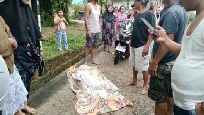 title Tragis, Nenek Umi Tewas Terseret Arus saat Banjir di Jambi Tragis, Nenek Umi Tewas Terseret Arus saat Banjir di Jambi