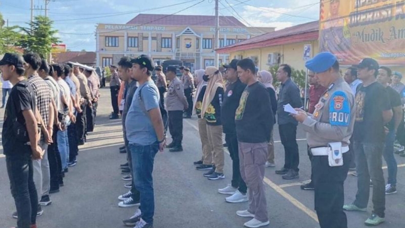 title Amankan Unjuk Rasa Buruh saat May Day, Polres Bone Siagakan 201 Personel Amankan Unjuk Rasa Buruh saat May Day, Polres Bone Siagakan 201 Personel