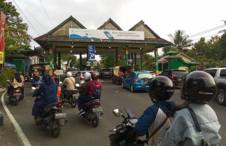 title Kunjungan Wisatawan di Bantul selama Lebaran Tembus 230.510 Orang, Sumbang PAD Rp2,1 Miliar Kunjungan Wisatawan di Bantul selama Lebaran Tembus 230.510 Orang, Sumbang PAD Rp2,1 Miliar