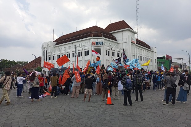 title KSPSI Gunungkidul Sebut 40 Persen Pengusaha Tak Bayarkan Gaji Sesuai UMK KSPSI Gunungkidul Sebut 40 Persen Pengusaha Tak Bayarkan Gaji Sesuai UMK