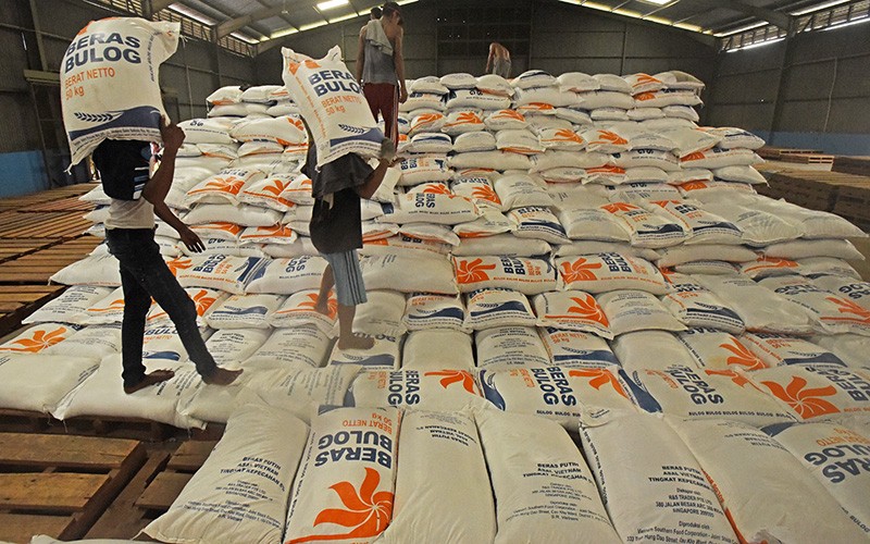 Beras Impor dari Vietnam untuk Bansos Tiba di Gudang Bulog - Bagian 1