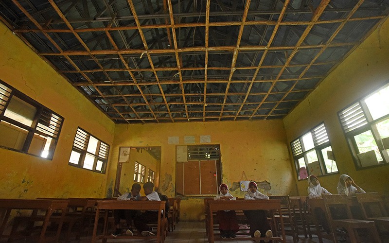 Potret Pendidikan di Banten, Meja-Atap Sekolah Rusak Tidak Diperbaiki Sejak 2012 - Bagian 2
