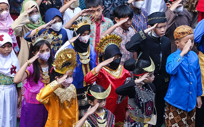 Upacara Hari Pendidikan Nasional Murid Murid Pakai Baju Adat Bagian 2