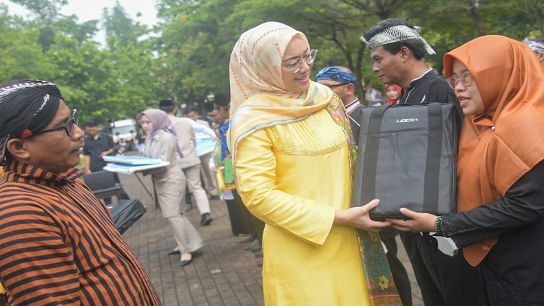 Hore, Sekolah Terpencil di Purwakarta Dapat Bantuan Bus dan Motor