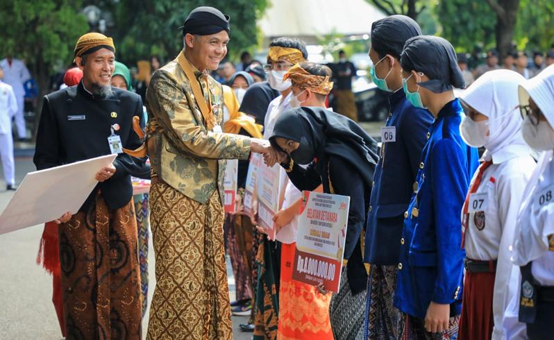 Hardiknas 2023, Ganjar Berharap Jateng Terus Lahirkan Program Revolusioner Pendidikan