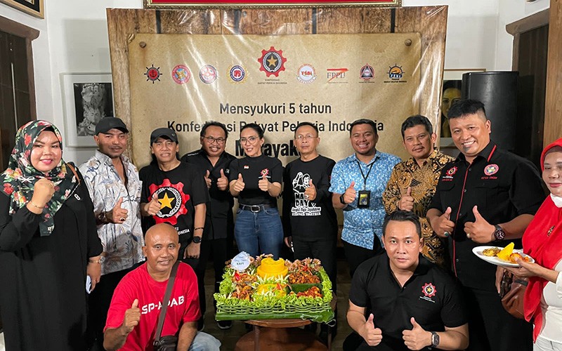 HUT ke-5 KRPI, Rumah Rieke Banjir Karangan Bunga dari Ketua MPR hingga Menteri - Bagian 3