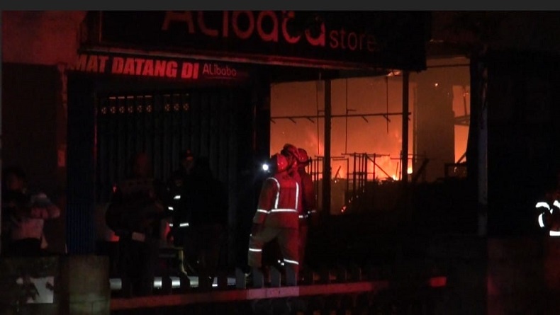 Malang Plaza Terbakar Hebat, Polisi Sebut 62 Lapak Hangus 
