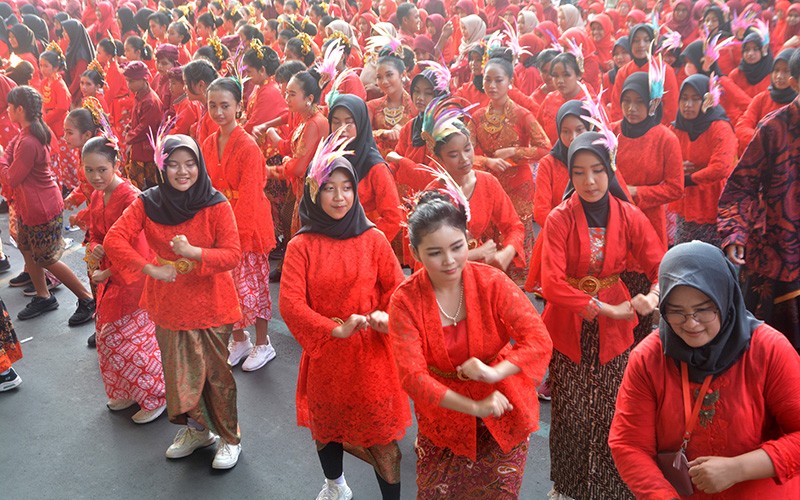 Belasan Ribu Penari Joget Bareng Meriahkan HUT ke-476 Kota Semarang - Bagian 3