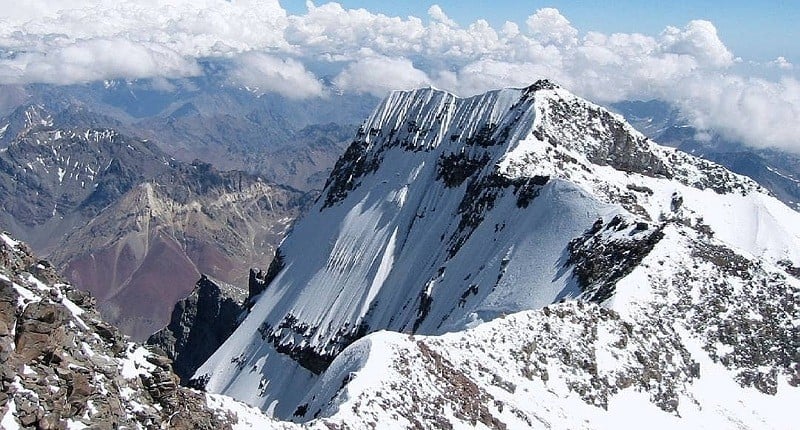 7 Puncak Tertinggi di Indonesia, Ada yang Diselimuti Salju Abadi