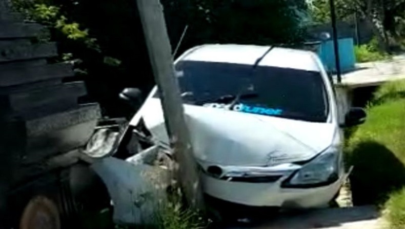 Kabar Mobil Ditembak di depan Koramil Sokobanah Sampang Hoaks, Polisi: Kecelakaan Tunggal