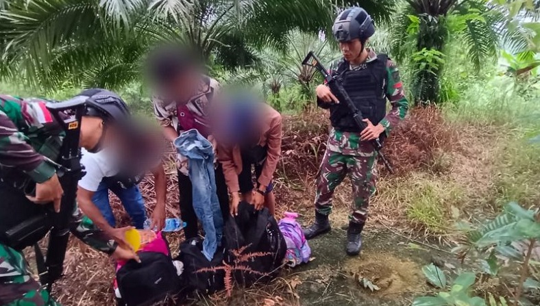 title Lewat Jalur Tikus, 3 Pekerja Migran Ilegal asal NTB Diamankan di Perbatasan RI-Malaysia Lewat Jalur Tikus, 3 Pekerja Migran Ilegal asal NTB Diamankan di Perbatasan RI-Malaysia