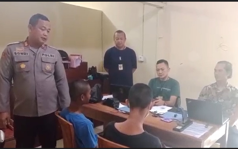 title Polisi Tangkap 2 Remaja Begal Sadis di Tanjung Batu Ogan Ilir Polisi Tangkap 2 Remaja Begal Sadis di Tanjung Batu Ogan Ilir