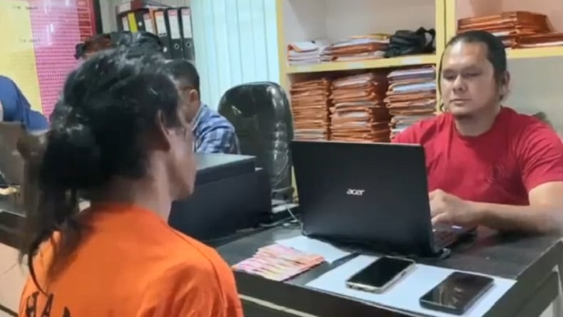 title Tawarkan Jasa Prostitusi Rp1 Juta sekali Kencan, Mami Olive Ditangkap Polisi Tawarkan Jasa Prostitusi Rp1 Juta sekali Kencan, Mami Olive Ditangkap Polisi