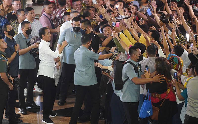 Presiden Jokowi Disambut Antusias Pengunjung dan Pedagang Pasar Tanah Abang  - Bagian 3