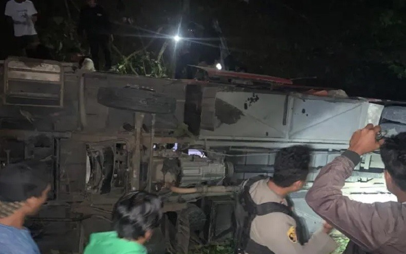 Bus Terjun ke Jurang di Parigi Moutong Angkut Rombongan Santri Gontor Jatim 