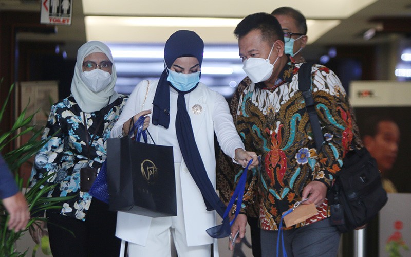 Gaya Istri Brigjen Endar Priantoro Diperiksa KPK Buntut Pamer Kemewahan - Bagian 3