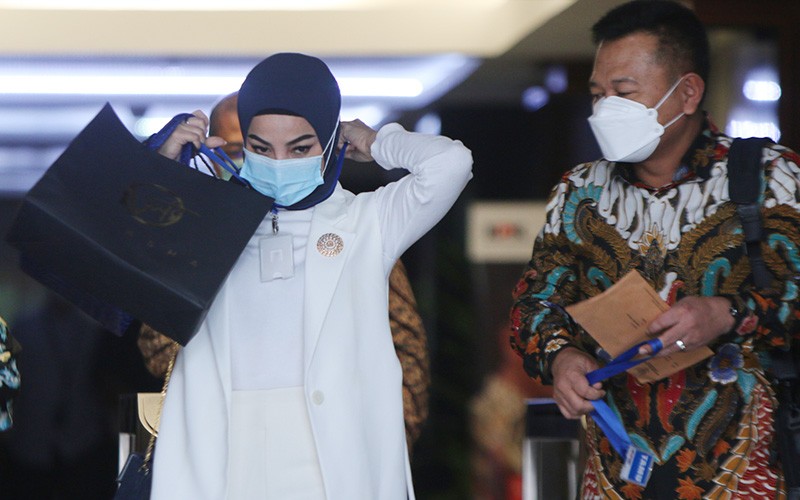 Gaya Istri Brigjen Endar Priantoro Diperiksa KPK Buntut Pamer Kemewahan - Bagian 1