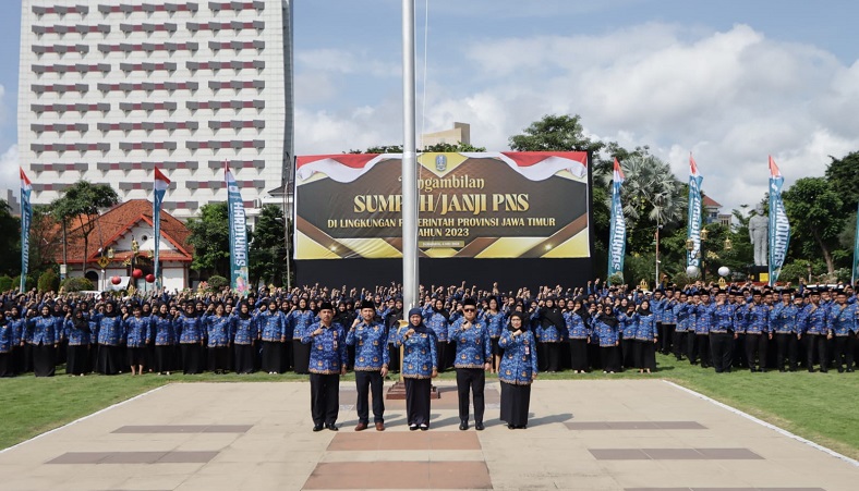 1.450 PNS Jatim Diambil Sumpah, Gubernur Khofifah Ingatkan Loyalitas pada NKRI