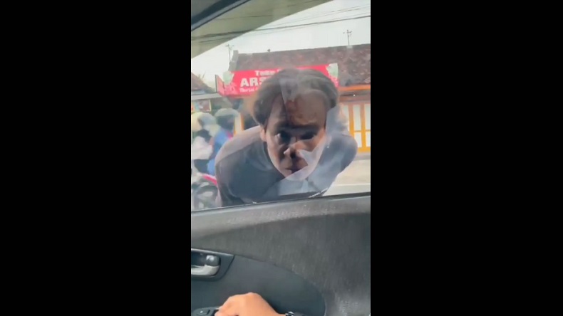 Viral Pengamen Intimidasi Pengendara dan Gebrak Mobil di Tulungagung, Satpol PP Bergerak