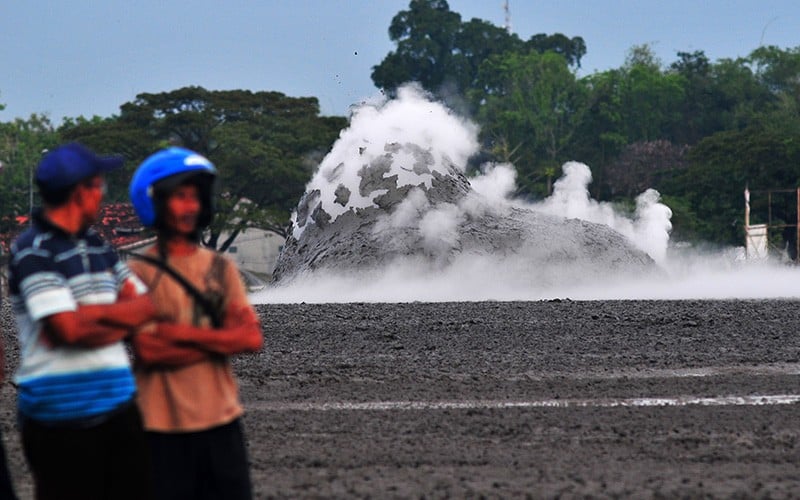 Wisata Bledug Kuwu, Pengunjung Disajikan Fenomena Alam Gunung Api Lumpur - Bagian 1