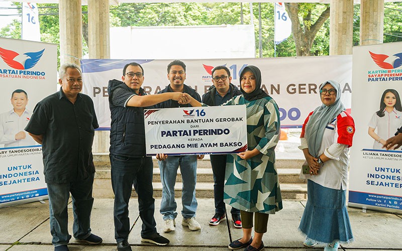 DPW Partai Perindo DKI Jakarta Berikan Bantuan Gerobak untuk UMKM - Bagian 1