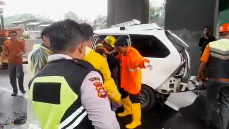Kecelakaan Beruntun di Gerbang Tol Cikupa Banten, Korban Luka Dievakuasi ke RS