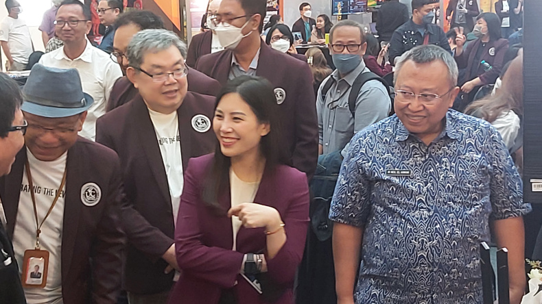 Wamenparekraf Angela Herliani Tanoesoedibjo Tinjau Pameran Inovasi Mahasiswa UC