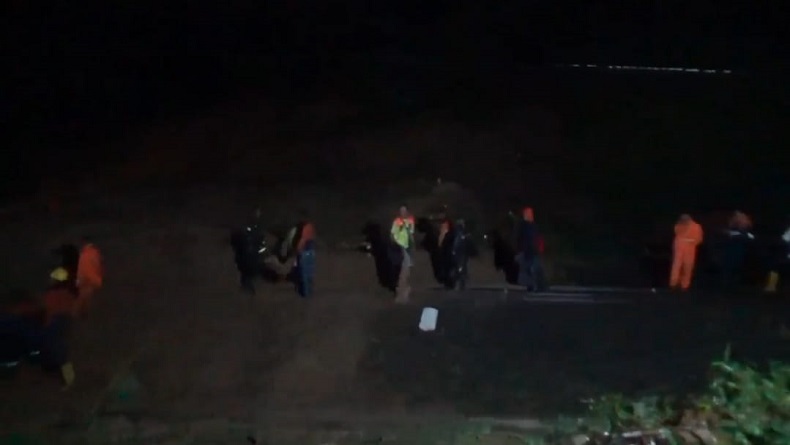 3 Perjalanan Kereta Terganggu Longsor di Sukatani-Ciganea Purwakarta