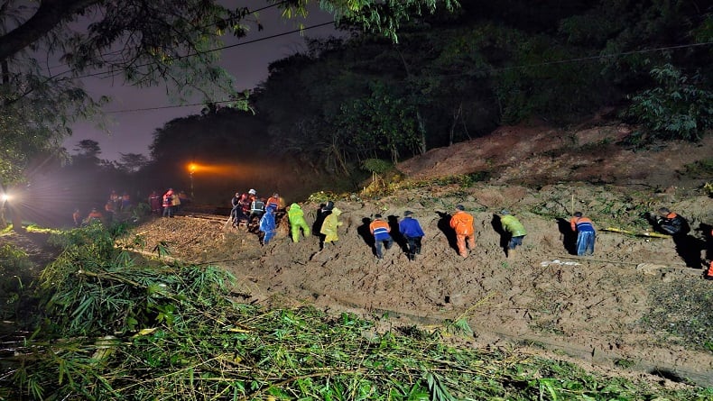 Longsor di Petak Sukatani-Cigane, 2 Perjalanan KA Wilayah Daop 4 Semarang Terlambat