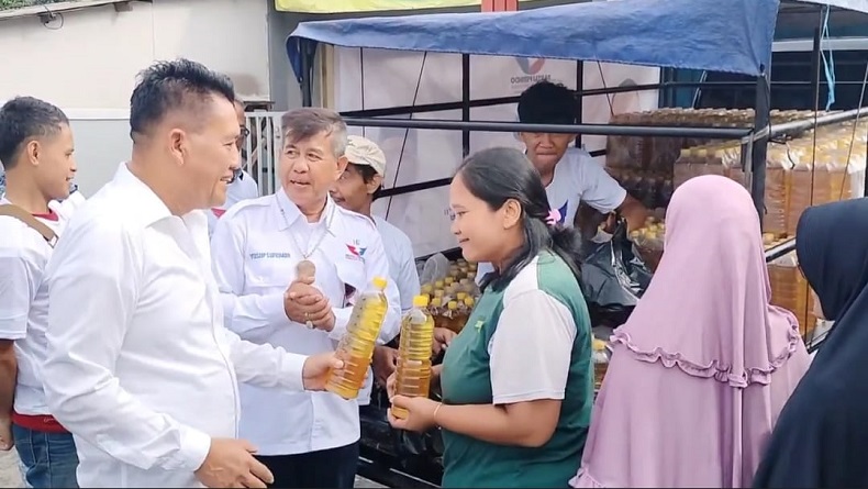 Minyak Murah Partai Perindo Diserbu Warga Rancamanyar Bandung