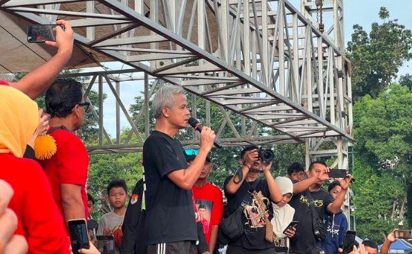 Olahraga di Alun-Alun Jember, Ganjar Ajak Warga Bijak Pakai Media Sosial