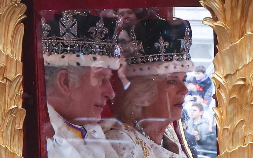 Foto-Foto King Charles III Pakai Mahkota Raja - Bagian 3
