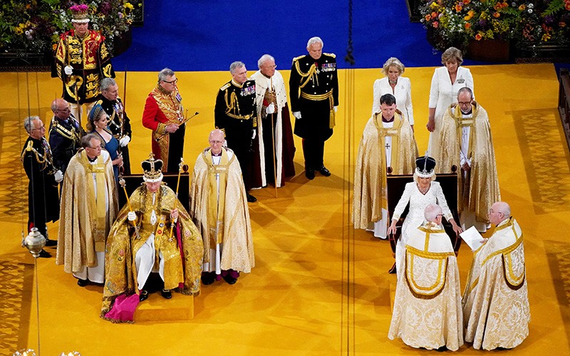 Foto-Foto King Charles III Pakai Mahkota Raja - Bagian 2