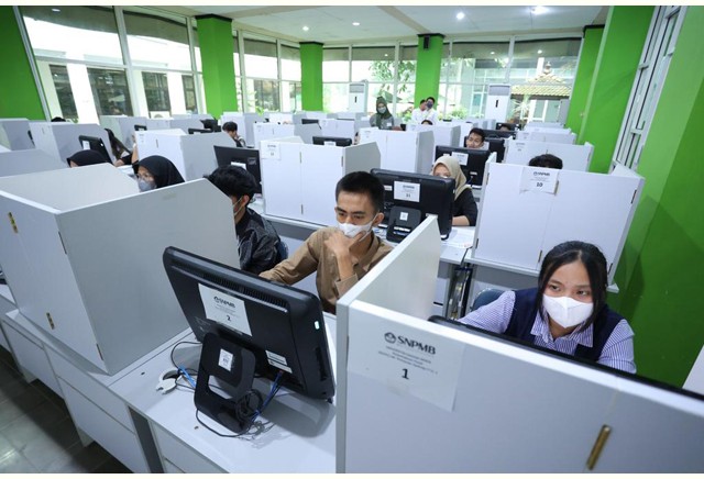 Sempat Ada Kendala pada Sistem, UTBK Hari Pertama di UGM Berjalan Lancar