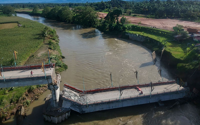Jembatan Bantuan BNPB Senilai Rp25,4 Miliar Ambruk di Padang Pariaman - Bagian 1