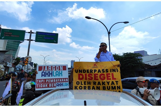 title Tagihan Belum Dibayarkan, Massa Gelar Demonstrasi di Underpass Kentungan Tagihan Belum Dibayarkan, Massa Gelar Demonstrasi di Underpass Kentungan