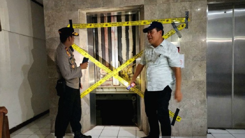 title Usut Teknisi Tewas Terjepit Lift Kantor Gubernur Jateng, Polisi Akan Periksa Sejumlah Saksi Usut Teknisi Tewas Terjepit Lift Kantor Gubernur Jateng, Polisi Akan Periksa Sejumlah Saksi