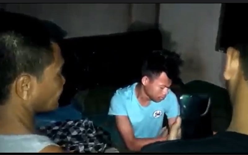 title Kecanduan Judi Online, Pemuda di Makassar Bobol Rumah Orang Tua Angkat Kecanduan Judi Online, Pemuda di Makassar Bobol Rumah Orang Tua Angkat
