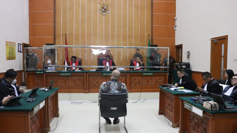 Ekspresi Teddy Minahasa Divonis Penjara Seumur Hidup - Bagian 4