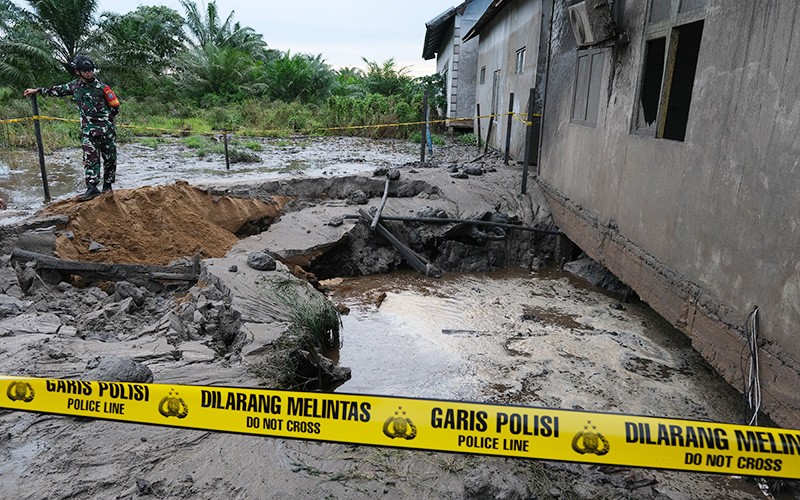 Lumpur Panas Menyembur setelah Pengeboran Tanah Cari Air Bersih di Kalbar - Bagian 2