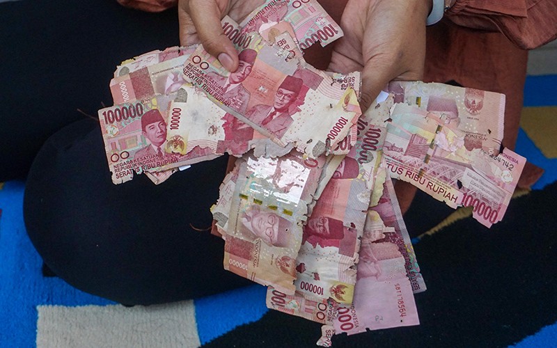 Uang Rp40 Juta Disimpan di Bawah Bantal Rusak, hanya Segini yang Bisa Diganti BI - Bagian 1