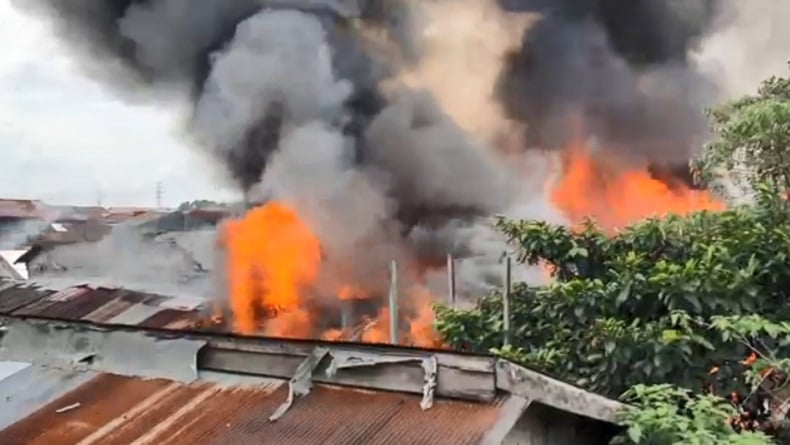 Kebakaran Hari Ini di Samarinda, Belasan Rumah di Kawasan Padat Penduduk Ludes
